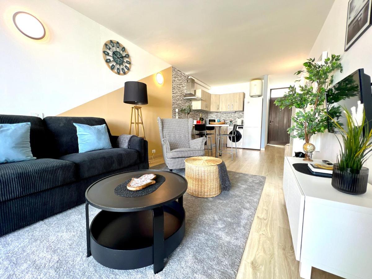 Stunning Lovely Flat With Pool And Strong Wi-Fi, 31 Arona  Exterior foto