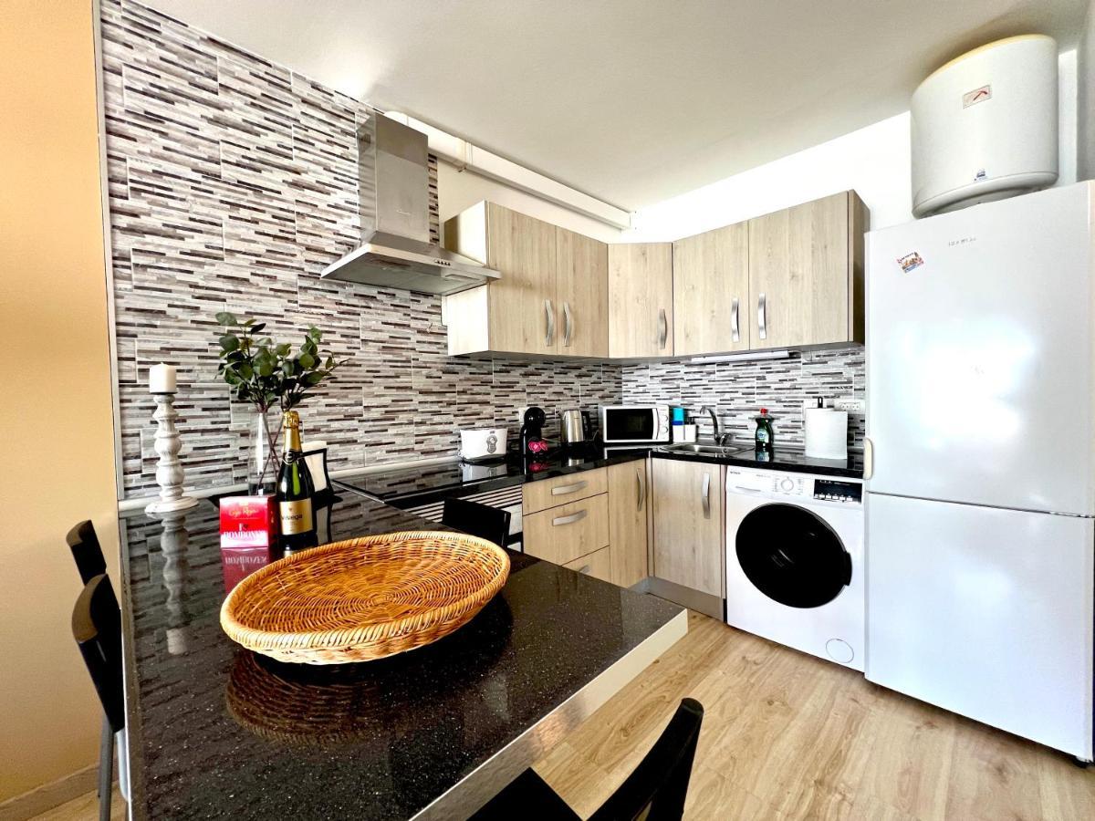 Stunning Lovely Flat With Pool And Strong Wi-Fi, 31 Arona  Exterior foto