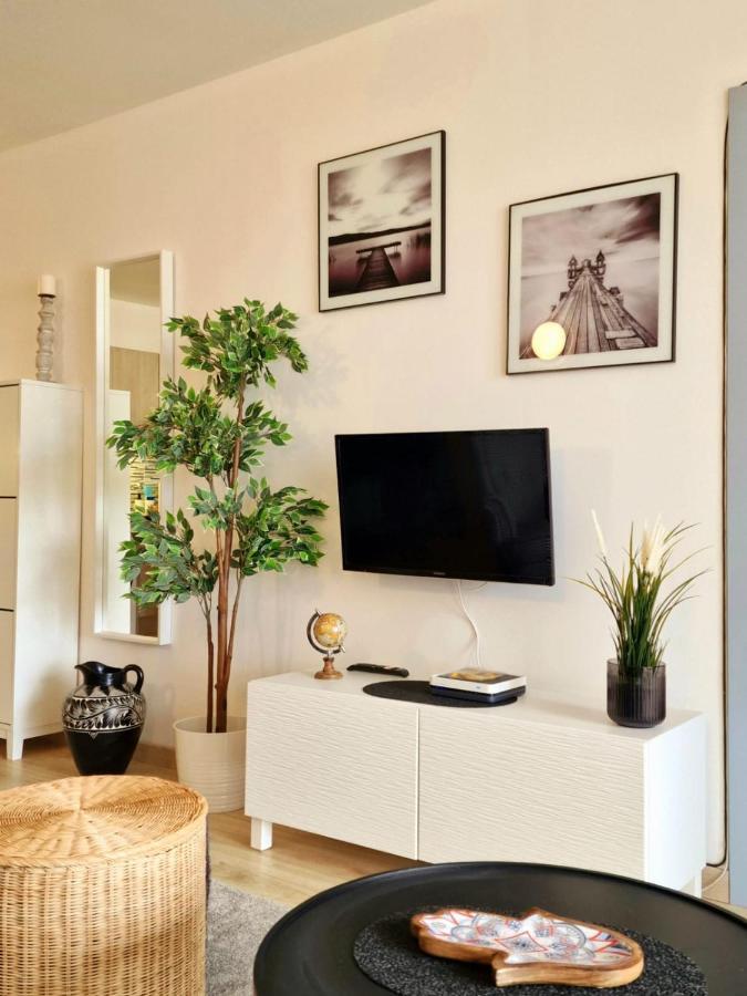 Stunning Lovely Flat With Pool And Strong Wi-Fi, 31 Arona  Exterior foto