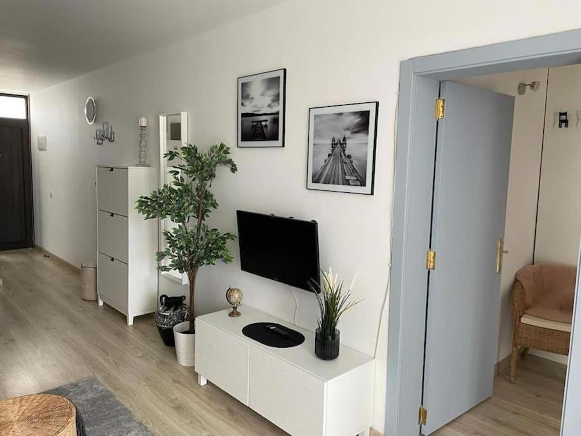Stunning Lovely Flat With Pool And Strong Wi-Fi, 31 Arona  Exterior foto